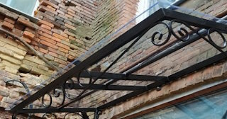 Угловые козырьки для частных домов и входов в калуге - НавесыКлг от 1766 рублей